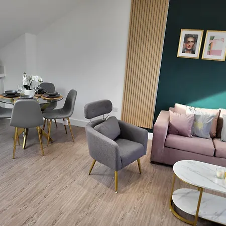 20 Mins To Central London, Stylish Sky Views 2 Bed Apartment Exterior photo