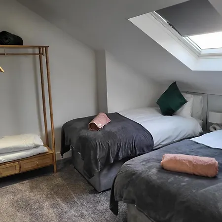 20 Mins To Central London, Stylish Sky Views 2 Bed Apartment Exterior photo